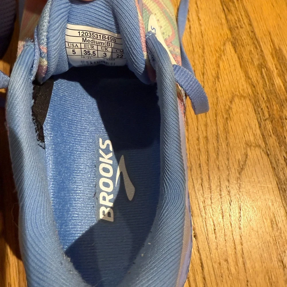 Brooks Women's Adrenaline Gts 22 size 5 Easter - Picture 5 of 7